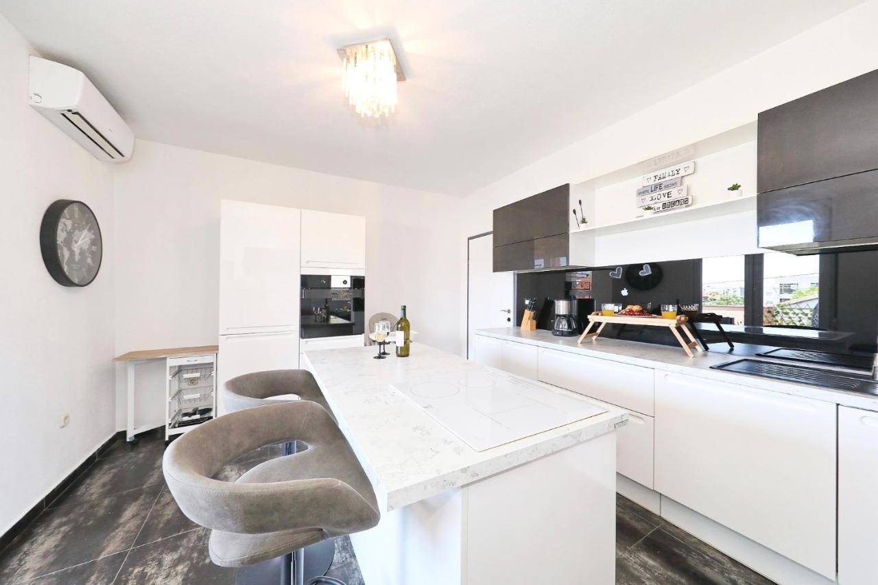 Apartman Nika Sa Jacuzzijem Zadar Eksteriør bilde